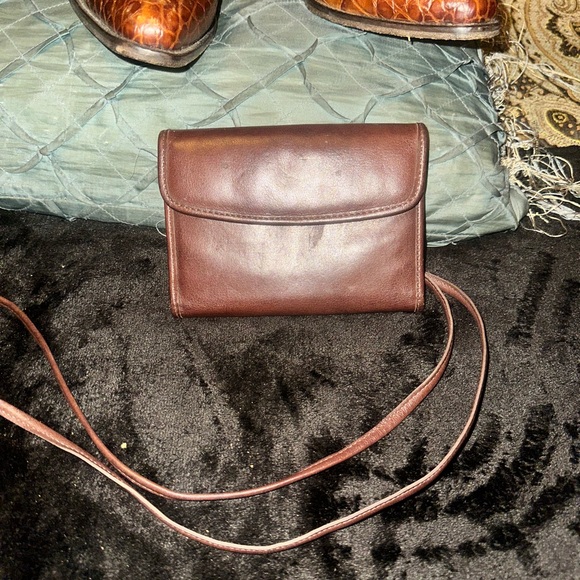 Coach Crossbody wallet like new - Picture 6 of 6